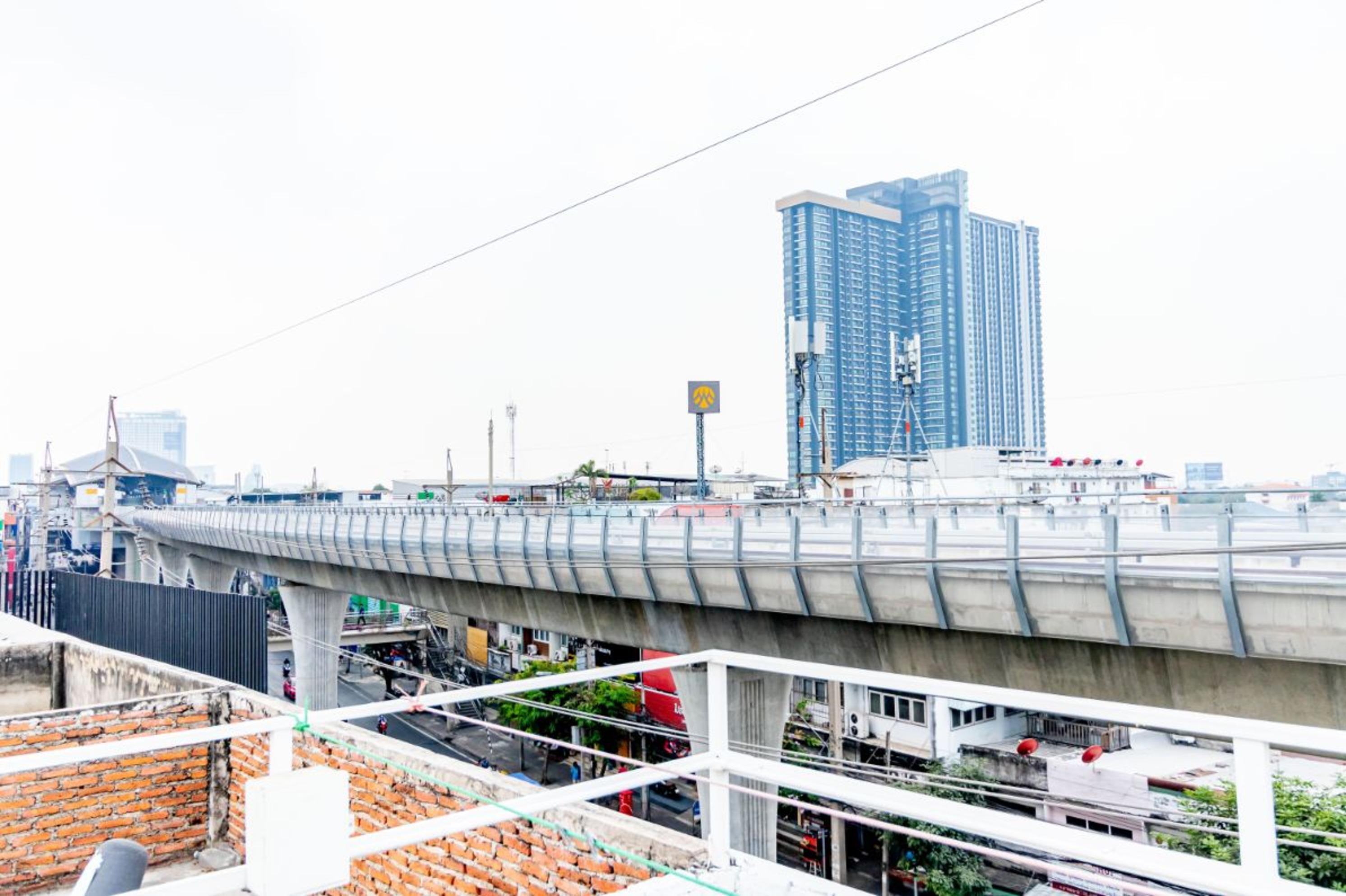 Ze Residence Bang Aor Station Bangkok Exteriör bild